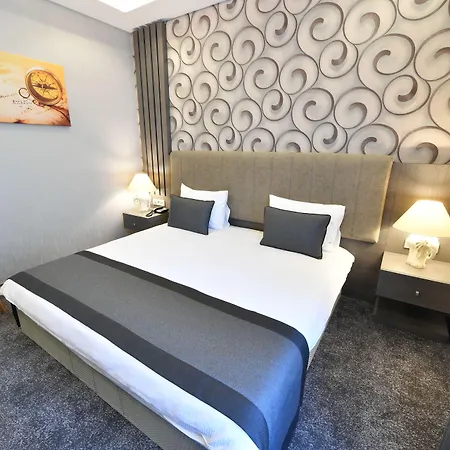 D'lux Boutique 3*