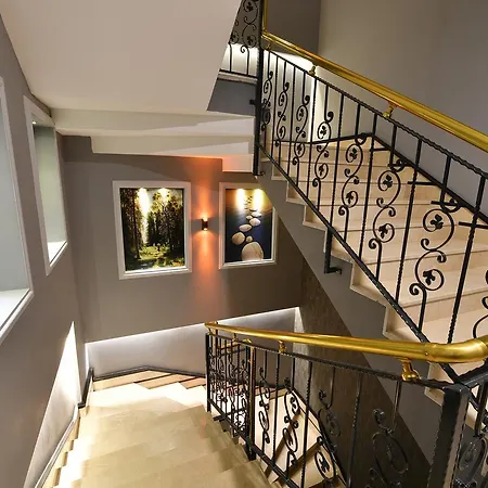 D'lux Boutique Hotell