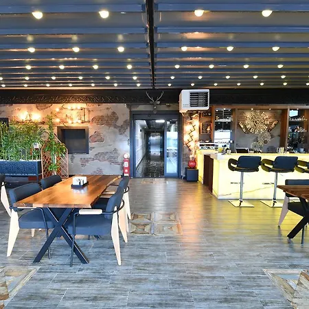 D'lux Boutique Hotel 3*