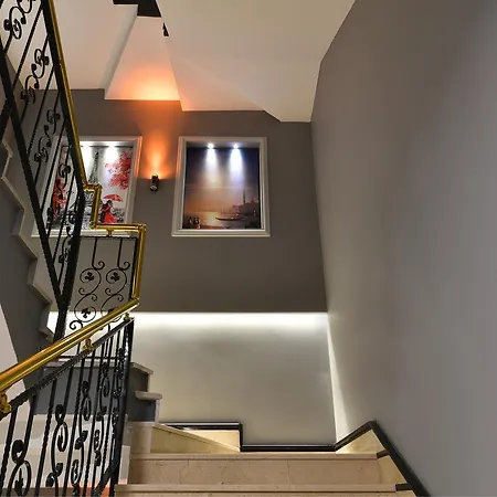 D'lux Boutique Hotel