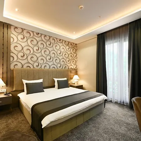 Hotel D'lux Boutique 3*